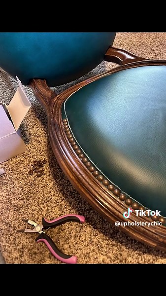 Upholstery nails are one of those timeless decorative aspects. The progress is still typically done by hand, hammering and placing each nail with a tiny nylon tipped hammer. The process is tedious at best but if you get things laying just right 👌 it can make a piece stand out like no other #upholstery #upholstererslife #customfurniture #leatherchair #upholsteryfabric #homedecor