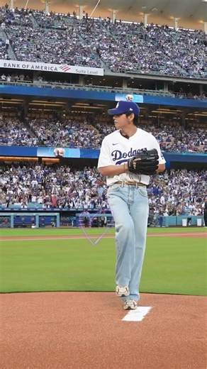 A South Korean Singer, Songwriter and Fashion Icon BTS Kim taehyung #firstpitch #btsv #bangtansonyeondan방탄소년단 #bangtan #foryoupage