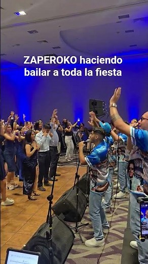 Zaperoko poniendo a bailar a todo el público