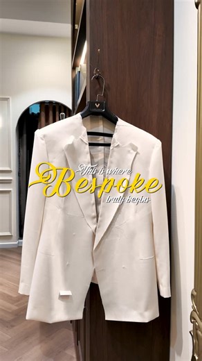 The first fitting is when a suit truly begins to take shape. All key adjustments for fit and balance are established at this stage. (Buổi thử đồ đầu tiên là lúc bộ suit thực sự được định hình. Tất cả những điều chỉnh quan trọng về độ vừa vặn và cân đối đều được xác định ở giai đoạn này. Đừng bỏ lỡ!) #suit #vest #tuxedo #vmantailor #tailoring #menfashion #firstfitting #bespokesuit | VMan Tailor