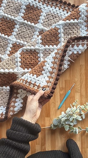 Bobble Stitch Border Technique for Granny Square Blankets