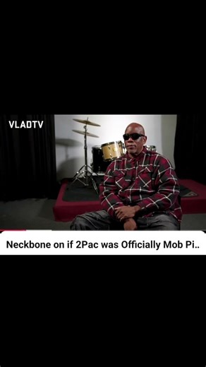 Tupac being a blood (debunked) ‪@vladtv‬ ‪@TheArtOfDialogue‬ ‪@bomb1st‬