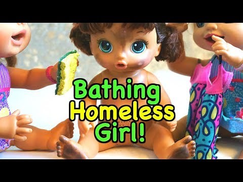 BABY ALIVE Homeless Honey Takes A Huge Bubble Bath To Get Clean! Baby Alive Videos