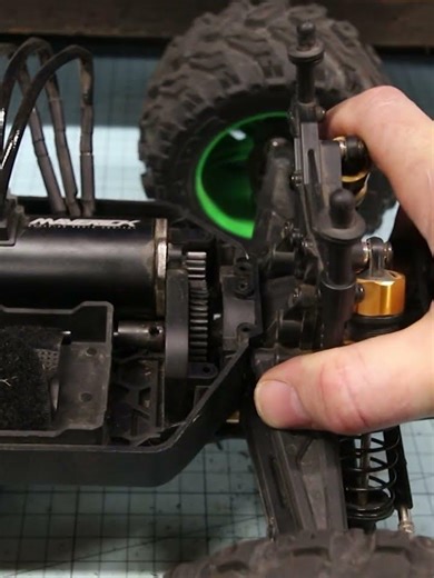 Maverick Quantum Flux Hidden Screws