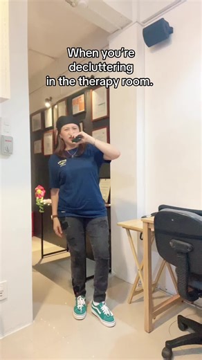 Decluttering in the Therapy Room: A Psychologist's Insight