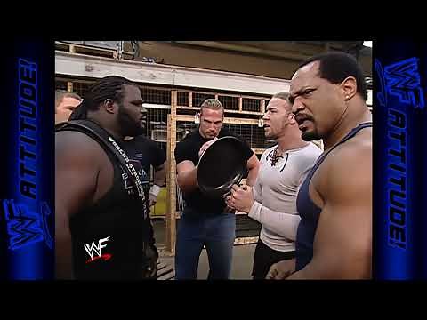 Mark Henry bends a frying pan | SmackDown! (2002)