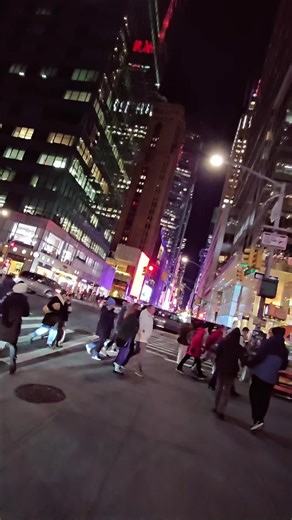 Miley Cirus - we can't stop #mileycyrus #wecantstop #viral #music #frases