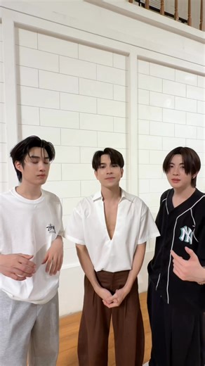 ตามมาฟังเสียงร้องสด ๆ ของ “ทอมมี่” กับ “เฟิร์สวัน” และ “เติ้ล” ในเพลง “แดนฝัน (𝒟𝓇𝑒𝒶𝓂𝒾𝓃𝑔)” 🥀 🎥 YouTube : DMD MUSIC 🎧 Available now on streaming platforms MV DREAMING BY TOMMY #แดนฝันDreaming #Tommy2ndSingle #tommysittichok #DMDMUSIC | DMD MUSIC TH