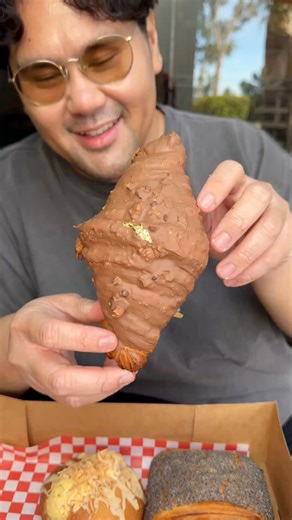 17K views · 110 reactions | San Diego's most unique bakery, Relic Bageri, started in an apartment and is opening up its first brick and mortar thanks to overwhelming love from the community! 縷 Among Raymond's favorites were the Ferrero Rocher Croissant, Mushroom Risotto Croissant, and the Romesco Chickpea Square! Their menu changes each month, so hop on their new creations while you have a chance 欄 | Foodbeast | Facebook