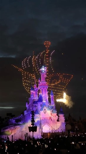 27K views · 381 reactions | This drone show is incredible! #DisneylandParis #Disneyland #paris #france #drones #droneshow | Theme Park Review | Facebook