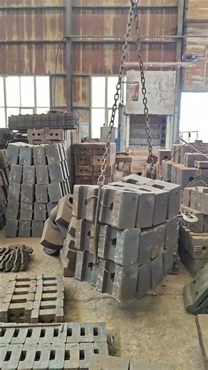 No clogging for wet stock. Vertical sand crusher handles wet & dry materials.#machine