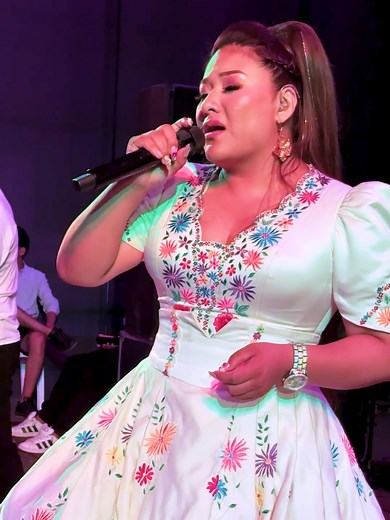 Disfruta la música de Janeth Salinas