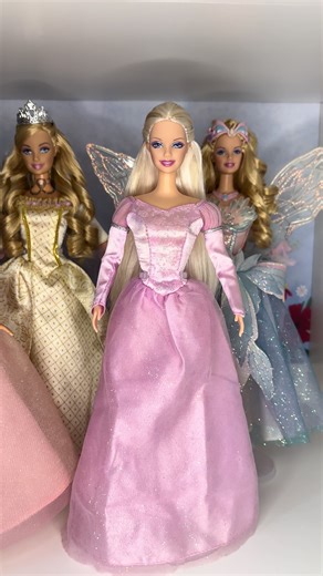 Now I need her blue & white dress 😭 #barbie #odette #barbieswanlake #fyp