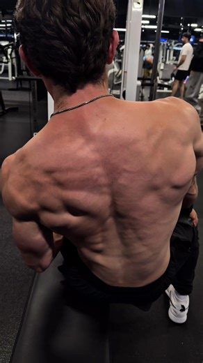 Trying to achieve Dorian Yates level back conditioning on my back. 🔑The program that built my back is in bio. #latworkout #fitnessmotivation #bodybuilding #backworkout