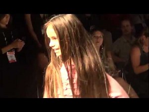 Camila Vertiz, hermana de Natalie Vertiz, debutó en el Perú Moda
