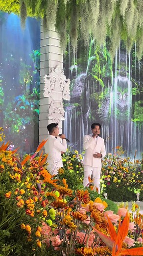 Stunning Wedding Party Highlights in a Garden Setting