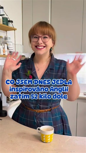 Anna Marie hubne 60 kg on Instagram: "- anglicky inspirovaný jídelníček 🇬🇧 - na všechno z @vilgainczsk platí sleva ANNA8 do neděle ANGLICKÁ SNÍDANĚ 🍅🥚🥓 -550 kalorií / 32 g bílkovin - 100 g žampionů - 2 plátky sandwich chleba Vilgain - 80 g kuřecího párku - 100 g fazolí v rajčatové omáčce - 1 vejce - 150 g rajčat - 5 ml ghee ve spreji Vilgain KÁVA ☕️ - 45 kalorií / 3 g bílkovin - 100 ml mléka + espresso FISH ANF CHIPS 🫛🍟🐟 - 687 kalorií / 51 g bílkovin - 250 g batátů - 150 g tresky - 30 g