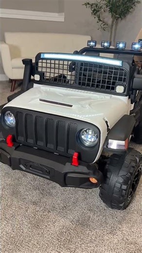 This Kids’ Remote-Control Jeep Brings Off-Road Fun & Adventure to Playtime 🚙👶