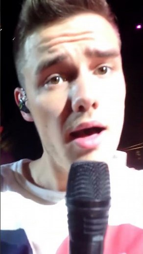 One Direction: Liam with a fans' phone 🥺​ Subscribe for daily 1D videos! #onedirection #liampayne