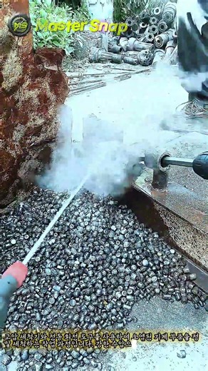 부품의 성능을 회복시키는 고압 세척 및 오염물 제거 공정 #worker #process #industrial #cleaning #restoration