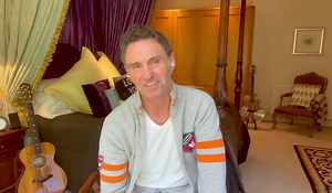 26K views · 2.5K reactions | Hi everyone! Wow thank you so much for your response to my new 2022 tour dates! I can't wait to get back out there and perform for you all. I'm going to do a wee Q&A to catch up with everyone and shoot the breeze. Add your questions in the comments and I'll do my best to answer them. And again, THANK YOU!  Love to love, Marti x | Marti Pellow | Facebook