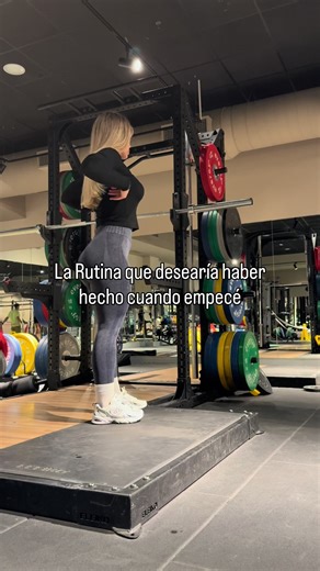 Seguramente piensan que durante los años hay que variar a rutinas acróbatas para obtener los resultados de glúteos y piernas fuertes. Y si te dijera que es así, solo por hacerte creer y que mi vídeo fuera viral sería una gran estrategia para mis redes. Pero lo que quiero enseñarte hoy, es que con 4 ejercicios bien estructurados puedes hacer magia en tus glúteos 🍑🍑🍑. Con el pasar de los años se pueden agregar algunas variantes para tener más estímulos, además que el volumen y la técnica van a 