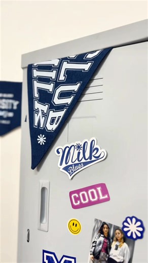 NEW IN: VARSITY VIBES 💙​ ​ College energy varsity style = tu uniforme más icónico 📓💅🏼. ¿Te unes al cool club?​ ​ Disponible ya en tiendas y web. Web: https://milkblues.com/collections/new-in-primavera-verano Boutiques: https://milkblues.com/pages/nuestras-tiendas | Milk Blues