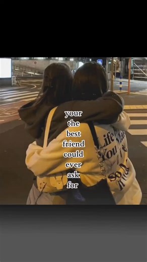 oopz on Instagram: "中国正在探索一种能够将人类日常步伐转化为电能的压电地板技术。这种地板在行走时会因脚部压力而产生微小的形变，内部的压电材料随之释放出电荷。尽管每一步产生的电量非常微弱，但在人员密集的区域，例如商场、地铁站、机场、校园以及大型活动场所，这些微小的能量会在一天之内累积成极具价值的电力。研究人员指出，在高流量区域，每日数百万次的脚步可以持续为LED照明、公共显示屏、监控系统以及环境传感器提供稳定能源。这不仅降低了公共设施对传统电力的依赖，也为构建绿色城市带来了新的可能性。更重要的是，这项技术将城市中最普通、最不被关注的行为走路转变为一种可持续的资源，使城市在保持日常运作的同时能自然地产生能源，为未来的智慧城市基础设施铺平道路。#中国 #科技 #知识 #科普 #创新"