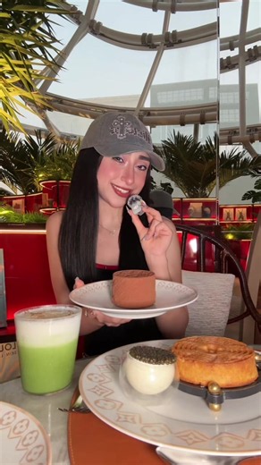 Comiendo en la cafetería de Louis Vuitton en Corea del Sur 🧇🍵🇰🇷 | comida
