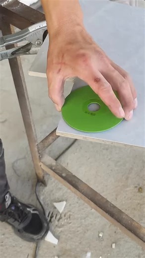 何宏军 on Instagram: "How to make curved edge? Product link in bio WhatsApp 008615985883037 #curved#edge#grinding#cutting#tv #interior #install #installed #goodquotes #tilesdesign #tilesshop #howto #fyp #slabs #shopping #skills#restorative #outdoorfurniture #outdoorfun #kingbesttools #fyp"