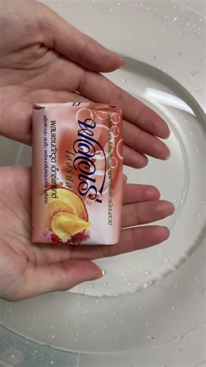 Exploring Flore Soap Washing: Powder Texture and Foam