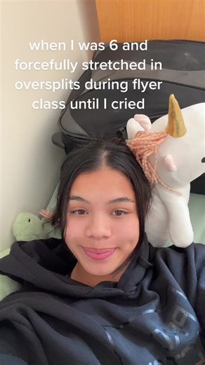 Cheerleading Flyers Showcase: Streatching My Legs Forcefully