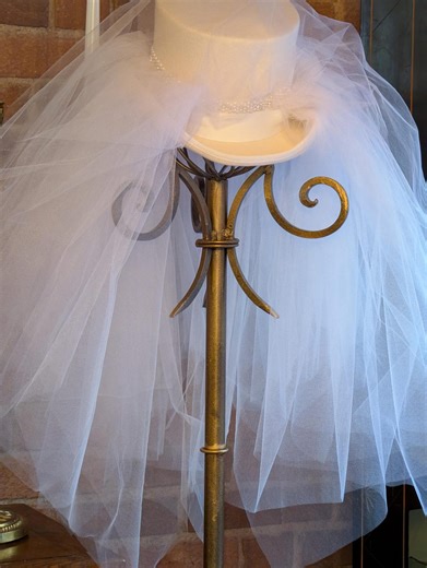 Parent Trap Wedding Hat: White Top Hat, Bridal Headpiece, Vintage Movie Hat, Romantic Veils - Etsy