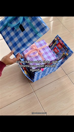 Bucket Snack Blitar on Instagram: "BUKET BLITAR 💐 Rekomendasi untuk kado Ultah, Wedding, Wisuda , Engagement , Hari Guru dll. -Buket uang, Buket Bunga, Buket Snack, Buket Boneka, berbagai macam buket custom / bisa req -Explosion box snack , Hampers dll -Hantaran Pernikahan, Mahar&Seserahan Order via wa 👇🏻 085707156417 Ig : bucketsnack.blt Maps : Bucketsnack.blt 📍 Srengat , Blitar , Jawa Timur note : bisa kirim luar kota ___________________________________ #buket #buketbunga #buketuang #buket