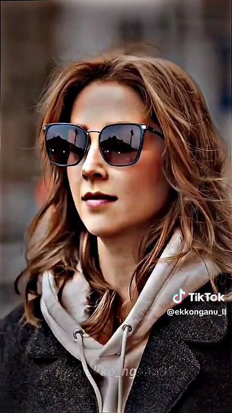 Foto-foto Perawan Desa: Pesona Perempuan Rusia di Jalanan