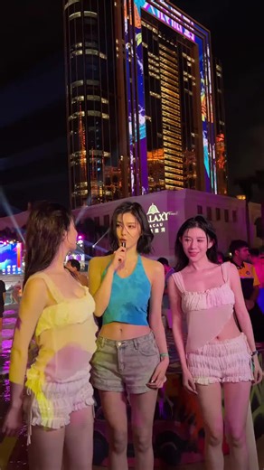 Explore Galaxy Macau's Grand Resort Deck Experience