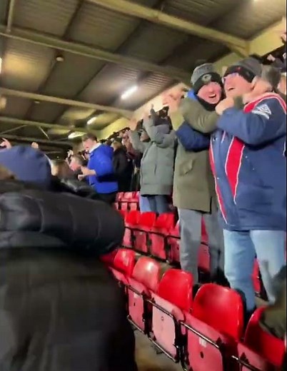 Oldham limbs v Walsall #footballchants #oafc #oldhamathletic #walsallfc #awaydays #hooligans