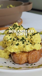 🍳 Ultimate tofu scramble 🍳 seriously, I’ve eaten a LOT of tofu scrambles in my time and this one was the best I’ve ever had or made. Seriously a joke and you gotta try for breakfast, lunch or hell, even dinner. To make, you need: 300g silken tofu 300g firm tofu 1/2 cup plant milk (I used soy) 1/4 tsp turmeric 1/2 tsp onion powder 1/2 tsp garlic powder 1/2 or 1tsp kala namak or black salt (depending how eggy you like it - I used 1) 1tbsp vegan butter 1tbsp nutritional yeast To serve: Sourdough 