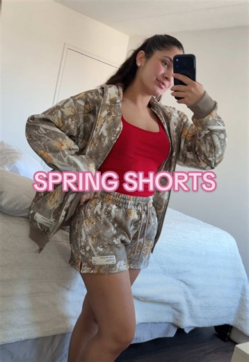 So many options for cute spring outfits 🌸💗 @Comfrt | spring outfits inspo