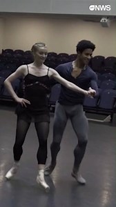 De dansers van het Britse gezelschap Royal Ballet staan weer op de planken. Ze hopen nu het hoofd boven water te kunnen houden. | VRT NWS