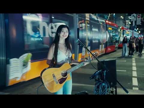 Awesome busker sings Taylor Swift Medley!