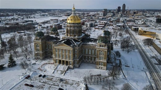 Iowa makes play to lure Chicago Bears as state senators introduce bill