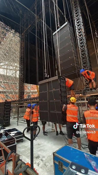 Instalasi Speaker Line Array L-Acoustics di Jakarta 2025