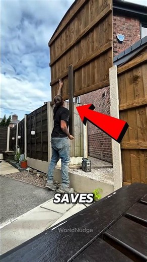 How British & Canadian DIYers Install Heavy Fence Panels Alone #facts #diy #construction #woodwork