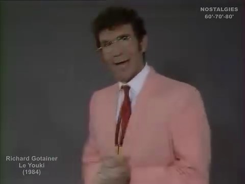 80's... "Le Youki"... Cette chanson humoristique traitera avant tout de l'attachement profond qui existe souvent entre un animal de compagnie et ses propriétaires, mais elle donnera également l'occasion à Richard Gotainer de brocarder bon nombre d'attitudes infantilisantes et anthropomorphiques. Il fête aujourd'hui ses 74 ans. Joyeux anniversaire, Richard ! #RichardGotainer | Nostalgies 60'-70'-80'