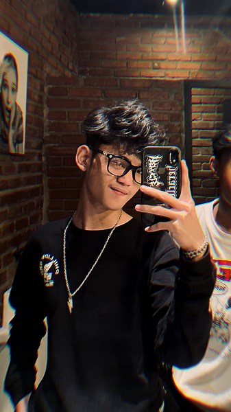 Mirror Dance Trend: How to Nail Your Reflection