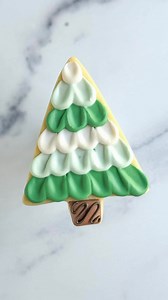 My favorite method for decorating a Christmas tree cookie 🎄 #royalicingcookies #decoratedcookies #fblifestyle #cookiedecorating #ChristmasCookies | Butterfly Bakes ATL