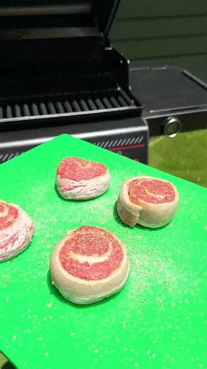 Bacon pinwheel burger! 🍔 Delicious grill season dinner idea! #bacon #burgers #grilling
