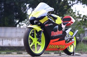 Honda RS125R, 2-Tak Kejam Yang Bobotnya Lebih Enteng Dari Vario - Otomotifnet.com