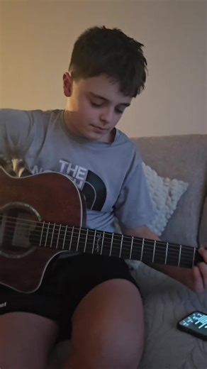 Live Forever by @Oasis #liveforever #oasis #musiciansoftiktok #accousticcover #justforfun @Liam Gallagher @Noel Gallagher's HFB @Oasis Mania Fanpage